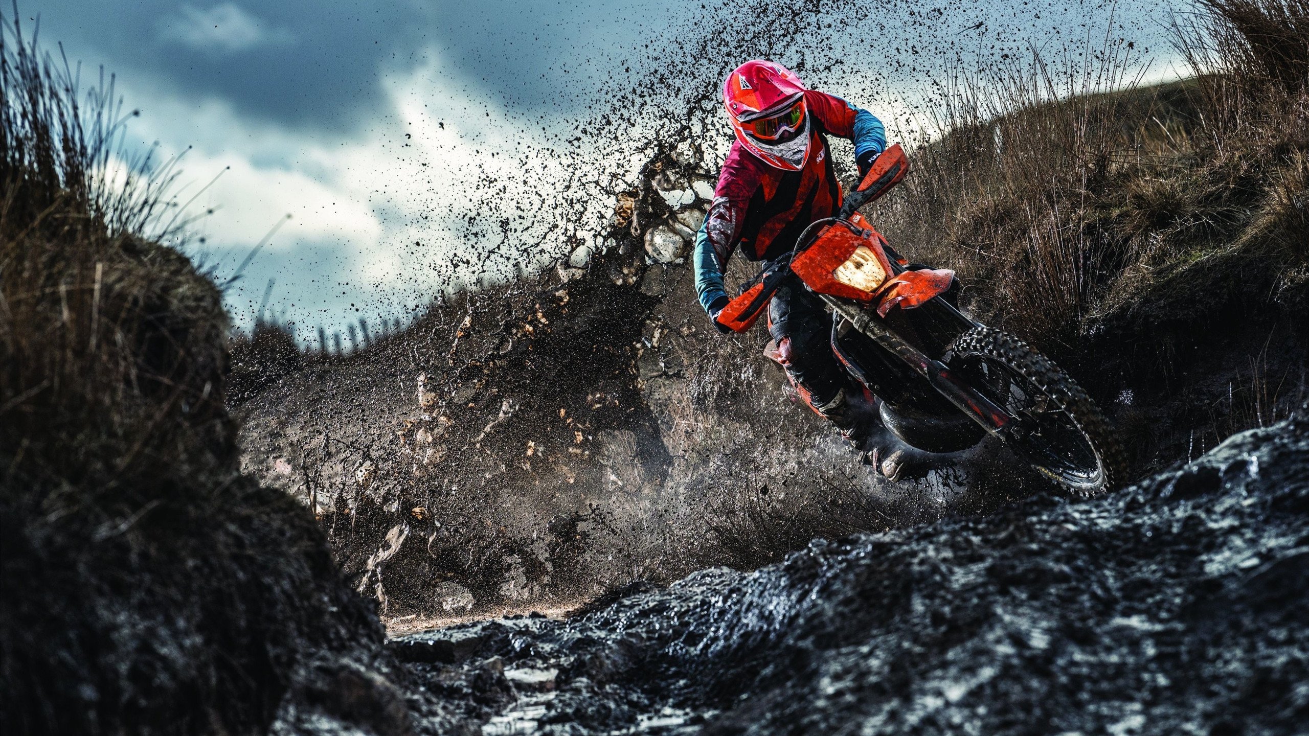 “高速误区”——车手如何避免惊险失误，高速行驶中预防事故的措施